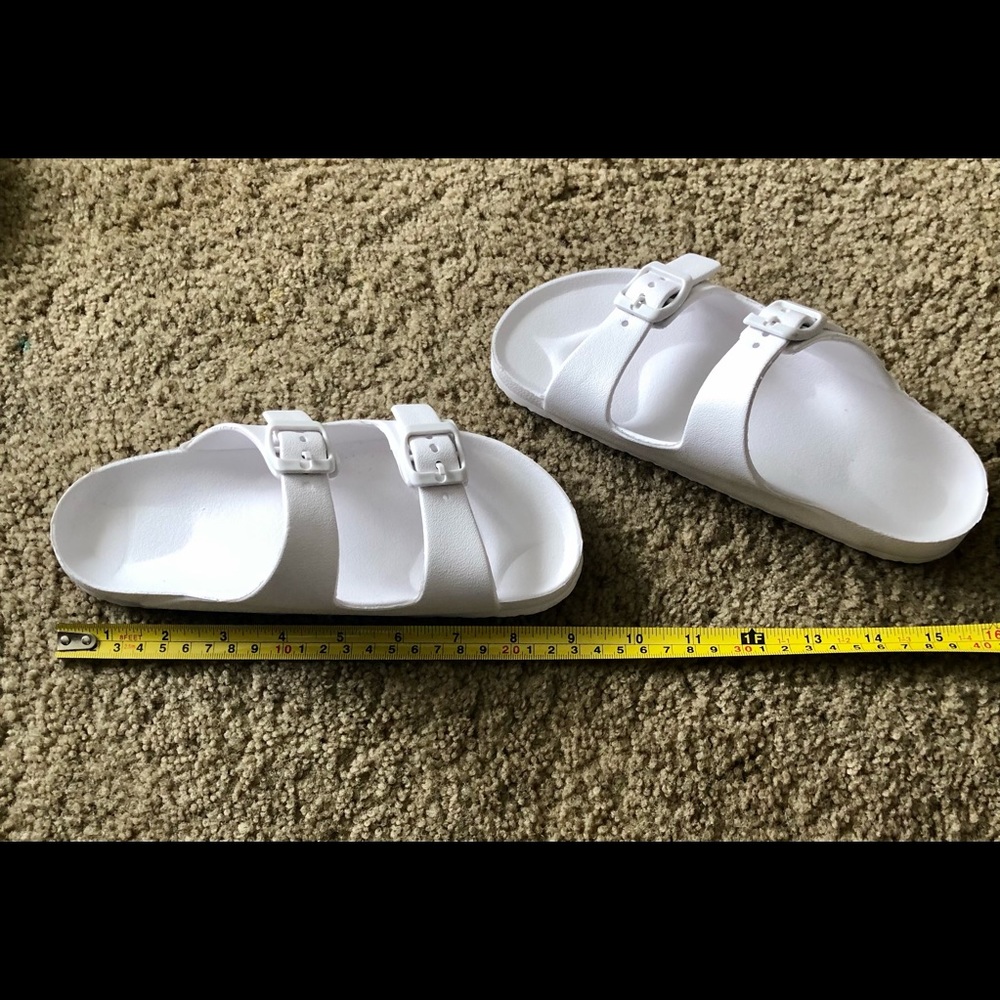 Little girls white sandals. Size 2-3